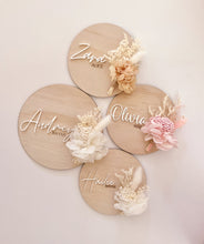 Load image into Gallery viewer, Wooden Circle Posy Plaque
